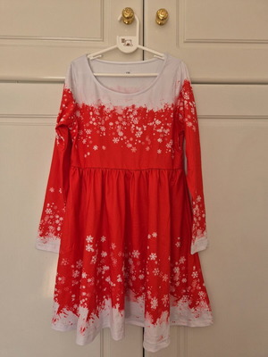 Red dress with snowflakes new for 7 years old