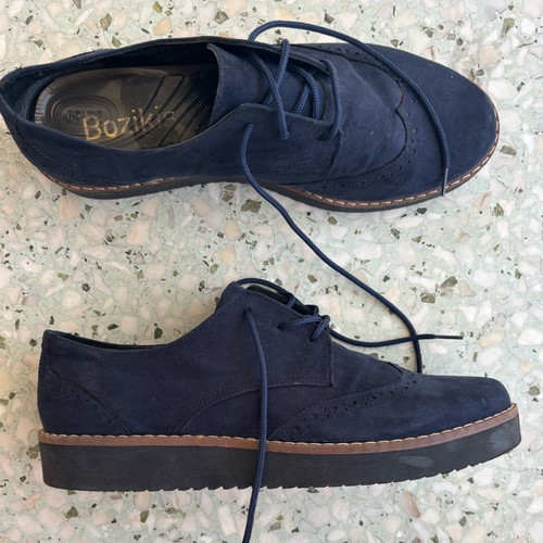 Bozikis blue shoes like new, size 39 with narrow fit