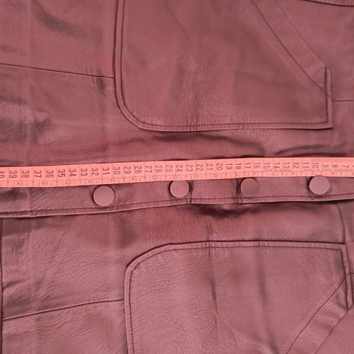 Skirt made of synthetic leather like new, black