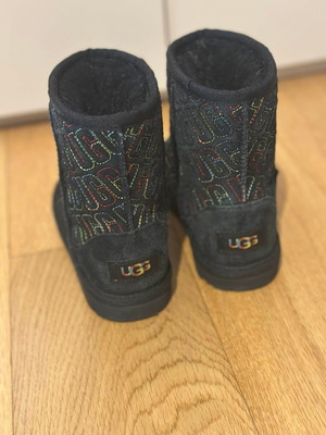 UGG kids boots EU30 like new, black unisex