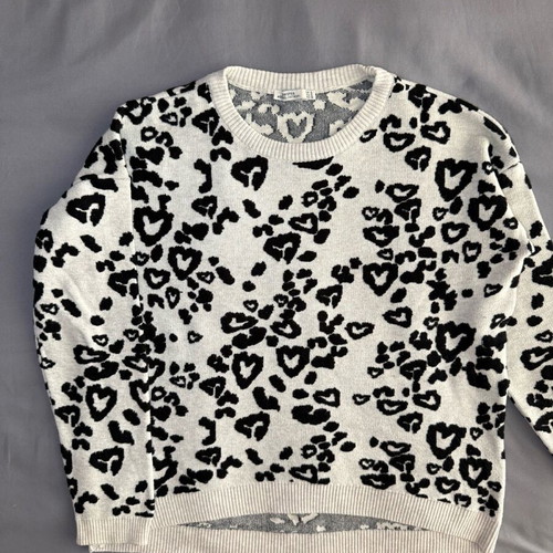 Bershka knitted sweater with embossed leopard pattern like new