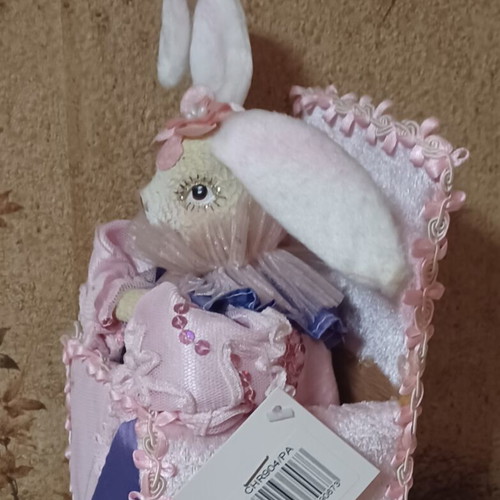 Easter decorative bunny like new that plays music