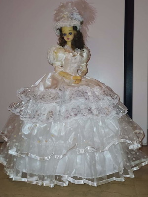 Wind-up doll used with sound and movement
