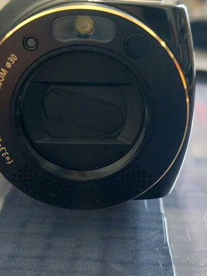 Samsung VP-HMX 10C camera like new with touchscreen and 8GB memory