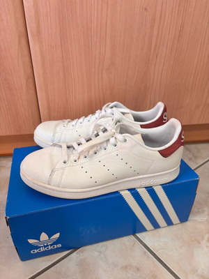Adidas Stan Smith sneakers used, white with burgundy detail