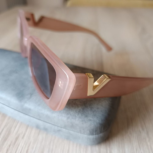 Red Raven Pink Beige Sunglasses Like New With Case
