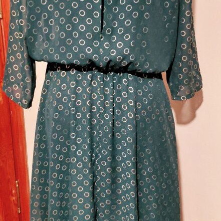 Nuance emerald dress size 40 with gold rings pattern