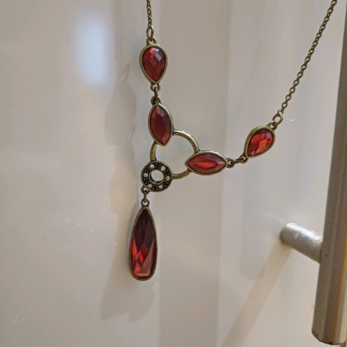 Vintage necklace new with red stones