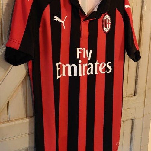 Ac Milan Puma jersey 2018-2019 season like new, authentic, medium size