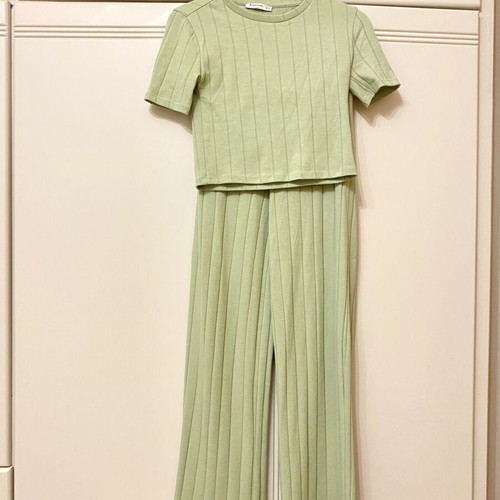 Stradivarius pistachio set, sizes S top and XS bottom, like new