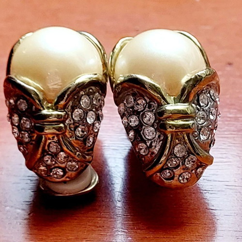 Vintage earrings like new with large pearl and rhinestones