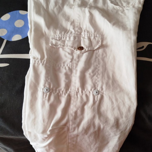 Guess Capri pants white like new with side and back pockets
