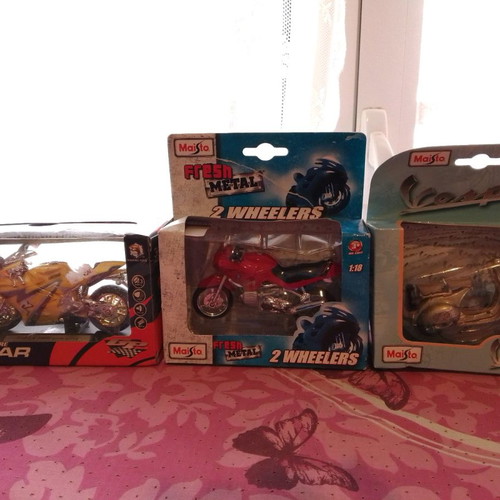Maisto miniatures set of 3 new, BMW, Vespa, Racing Fire Gear