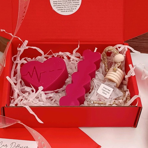 Heart Scent Box set new with car diffuser, wax melt and candle