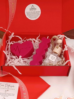 Heart Scent Box set new with car diffuser, wax melt and candle