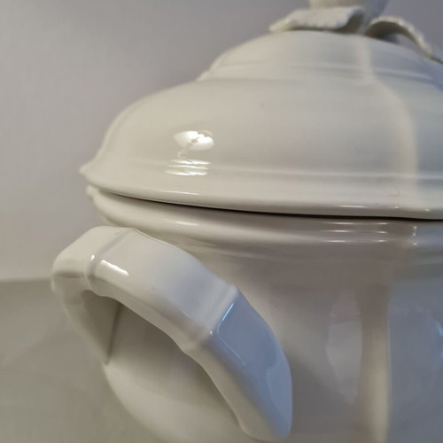 Villeroy & Boch Soup Tureen like new, off-white porcelain, oval