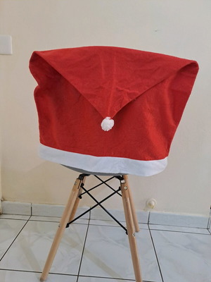 Chair covers Christmas Santa hat set like new, 6 pieces