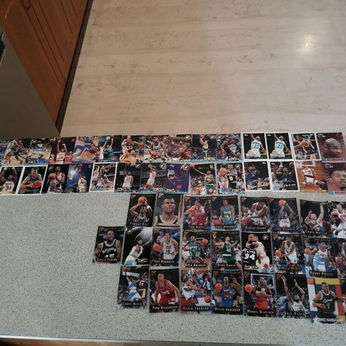 NBA cards 90s like new, pack of 220 with basketball magazines