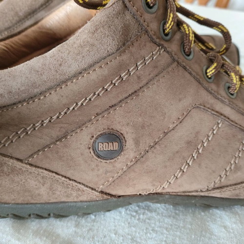 Mens suede shoes like new, brown, size 45 On the Road