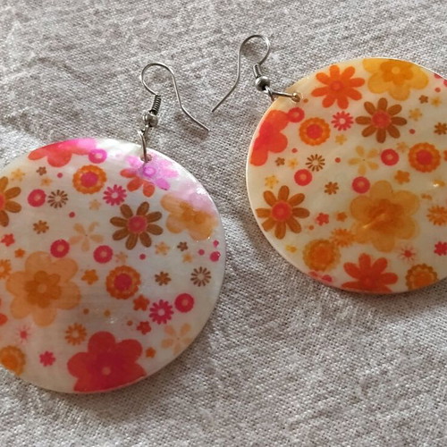 Colorful hanging earrings made of mother-of-pearl like new