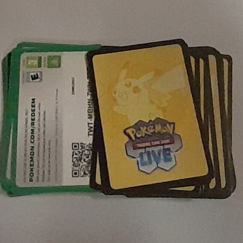 Pokémon lot used with 53 cards, 65 energy cards and 62 sleeves