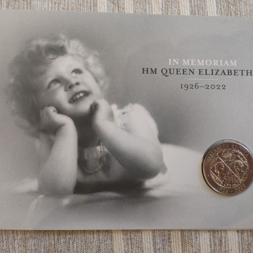Collectible 5£ Queen Elizabeth Coin with Stamps, Uncirculated