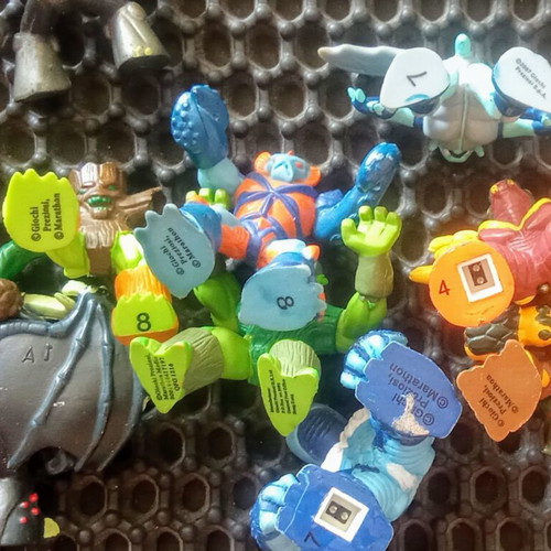 Vintage alien warriors and Kormiti miniatures set, 14 pieces