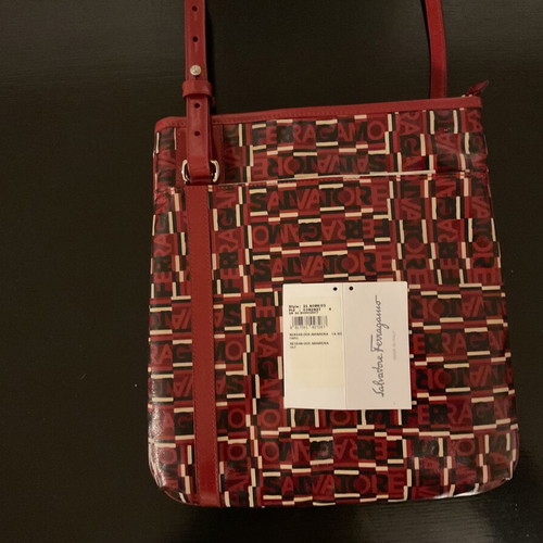 Salvatore Ferragamo crossbody bag like new, patent calfskin, Amarena