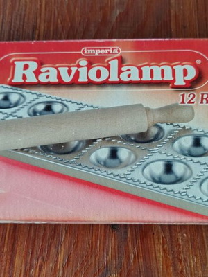 Raviolamp 12 Imperia ravioli mold like new
