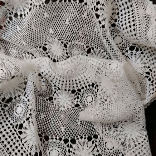 Handmade knitted round tablecloth new, diameter 165x165 cm