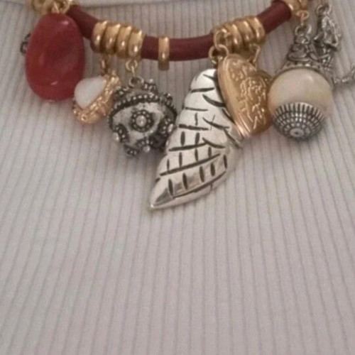 Necklace like new with motifs from Zara