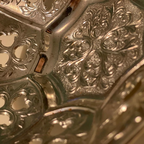 Decorative silver-plated dish like new, diameter 18cm
