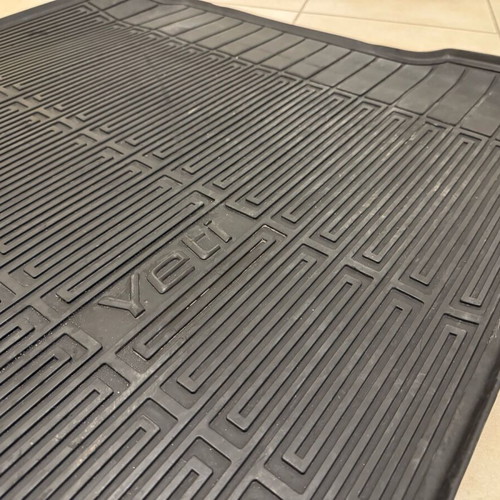 Rubber trunk mat Skoda Yeti like new, original accessory