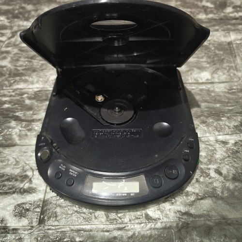 Sony CD Diskman D-220 used, powers on but does not read CDs
