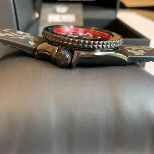 Seiko 5 x One Piece Luffy Limited Edition SRPH65K1F like new