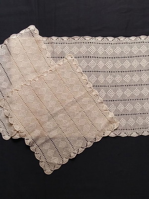 Crochet runner and 2 placemats set used