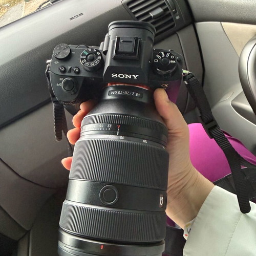 Sony FE 28-70 f2 GM lens like new