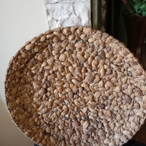 Woven plate like new, large, 51 cm diameter