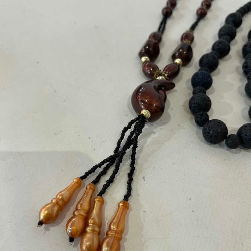 Set of 2 vintage women's necklaces with brown and black beads, 23cm and 48cm
