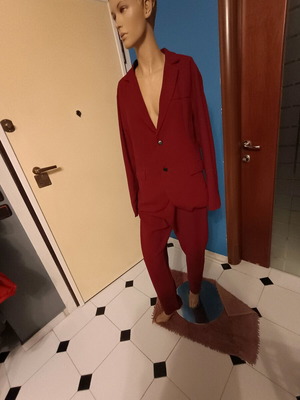 Festive suit size M like new, red