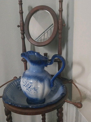 Antique lavopano in excellent condition