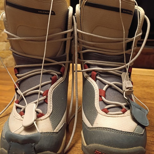 Salomon snowboard boots size 40