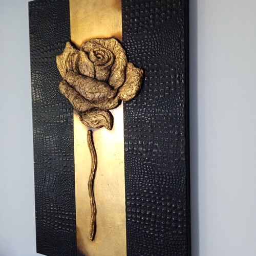 Painting Italian artwork on leather with gold embossing like new