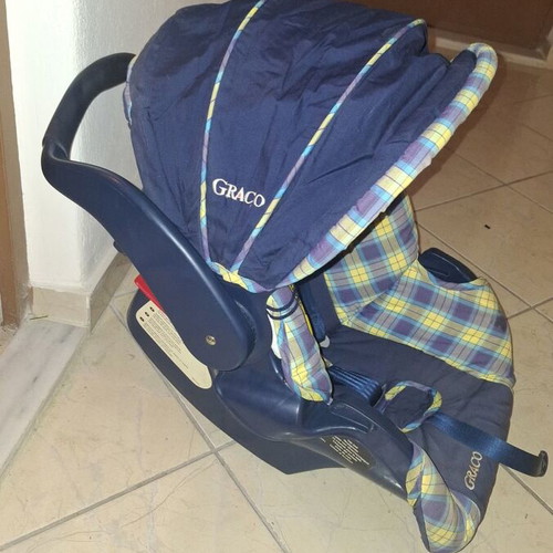 Graco Baby Car Seat like new with sunshade