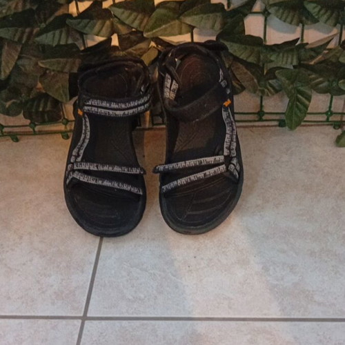 Teva Terra Fi Lite sandals like new, size 38.5, black