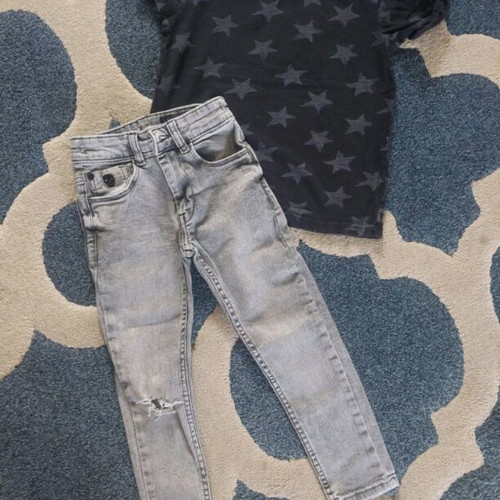Jeans slim fit 110 cm like new with free t-shirt