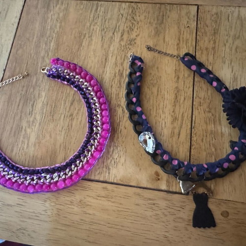 Women's necklaces like new, set of 2 multicolored