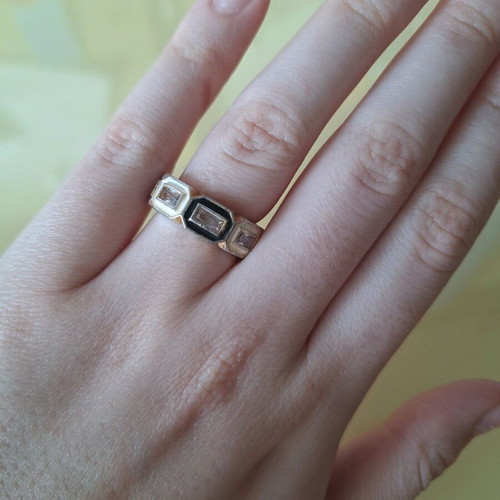 Ring like new, black and white