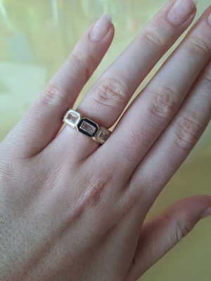 Ring like new, black and white