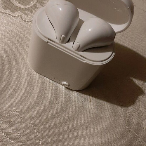 Bluetooth wireless earbuds new, white color, excellent sound quality